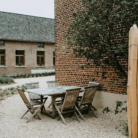 Casa de Férias Beautiful In Renovated Farm 30 Mins From Pairi Daiza *