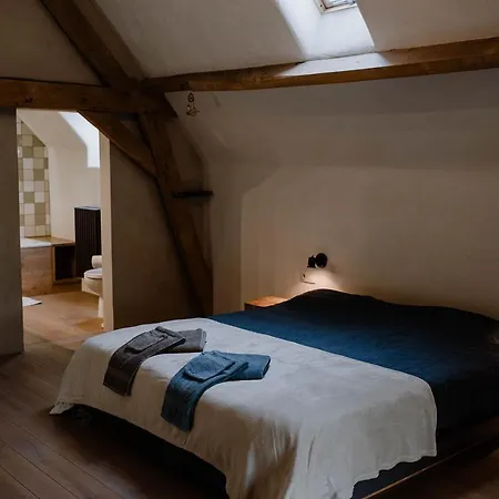 Casa de Férias Beautiful In Renovated Farm 30 Mins From Pairi Daiza