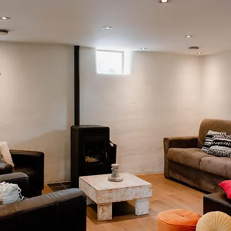 Casa de Férias Beautiful In Renovated Farm 30 Mins From Pairi Daiza